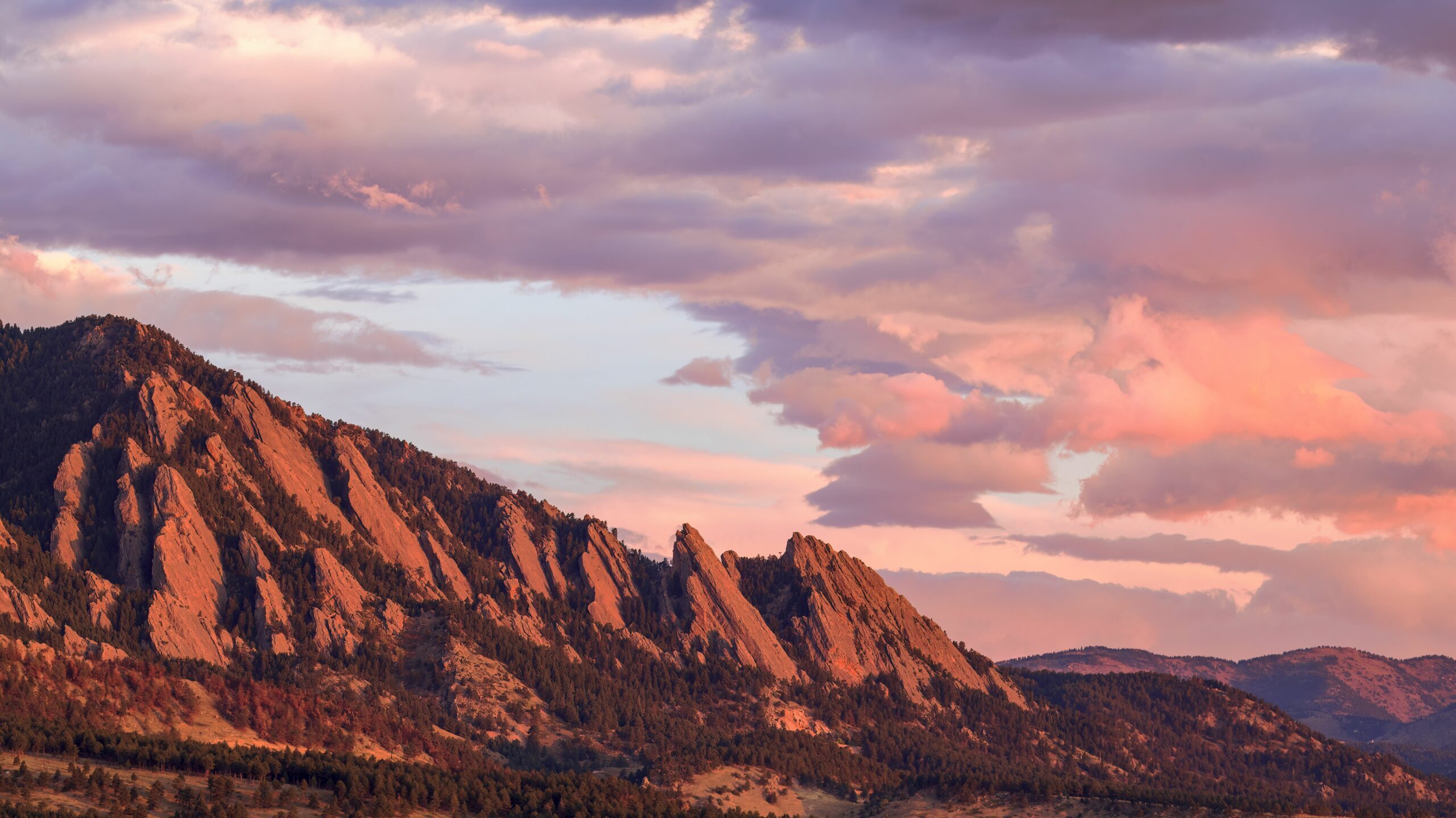 Sunrise over the Flatirons mountains near Boulder, Colorado